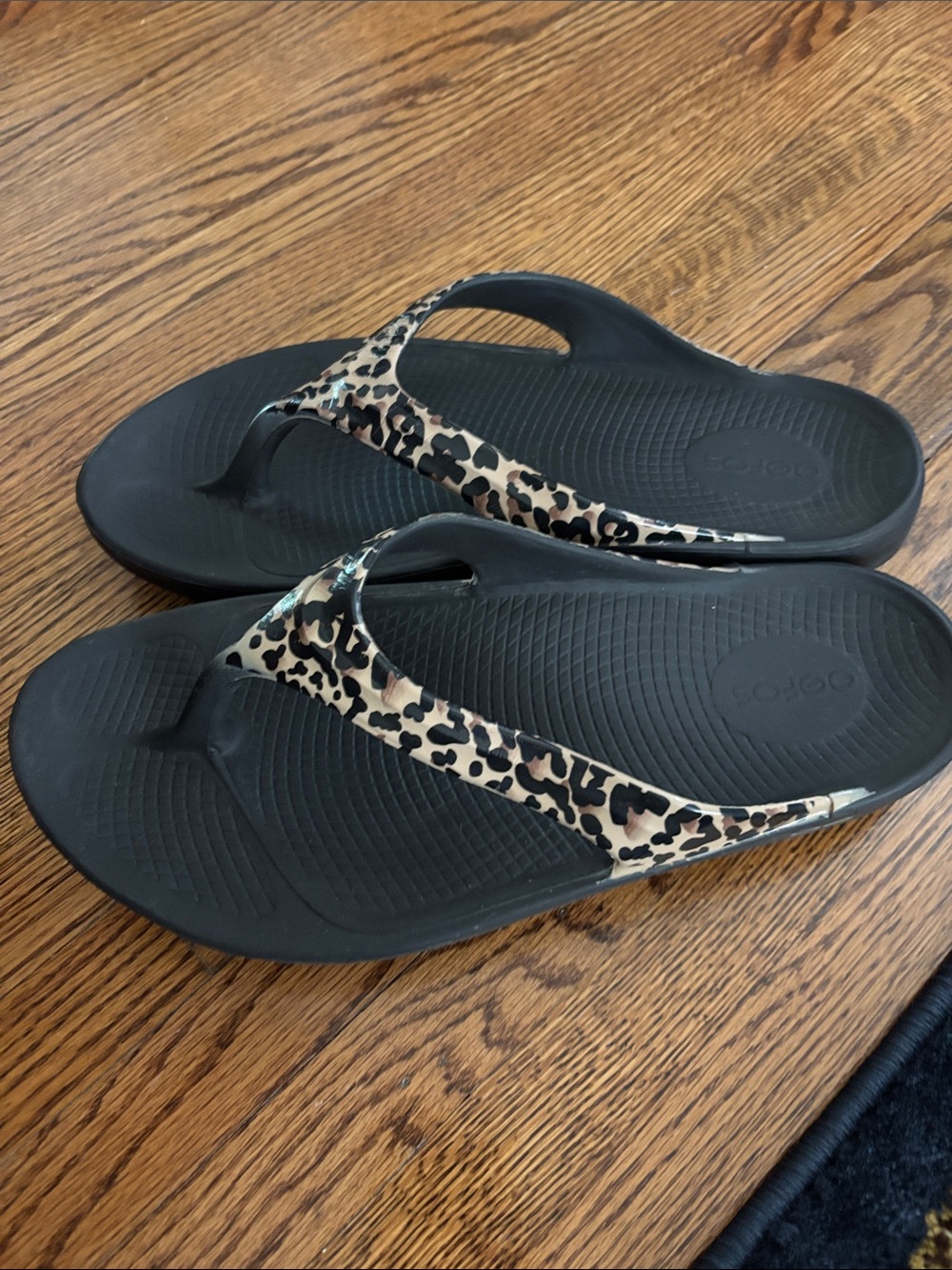 OOFOS Leopard Print Flip Flops 11